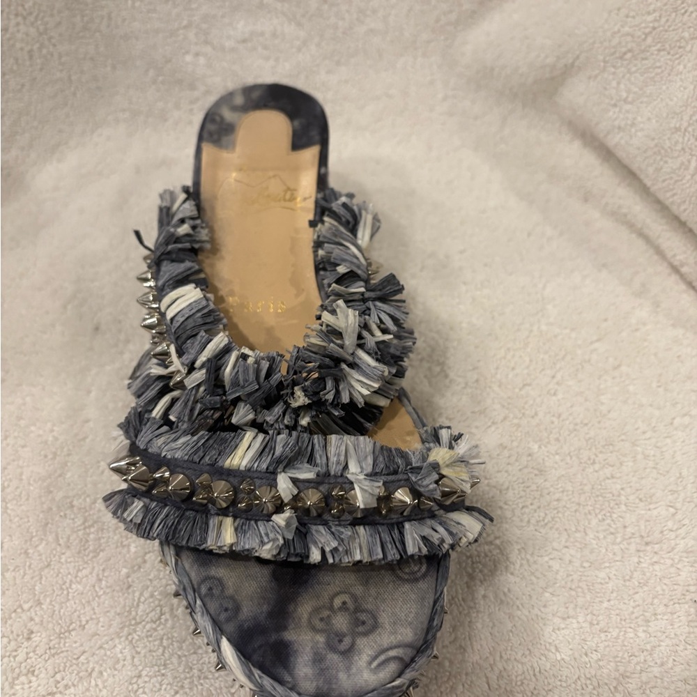 Single -AUTHENTIC Christian Loubution Sandal